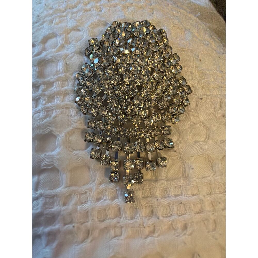 Vintage Clear Rhinestone Brooch Pin Dangle Beautiful Chandelier Silver Tone 2.5"